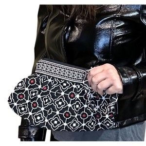 QK Wristlet Hand Bag Black White Red Geometric Design Zip Closure